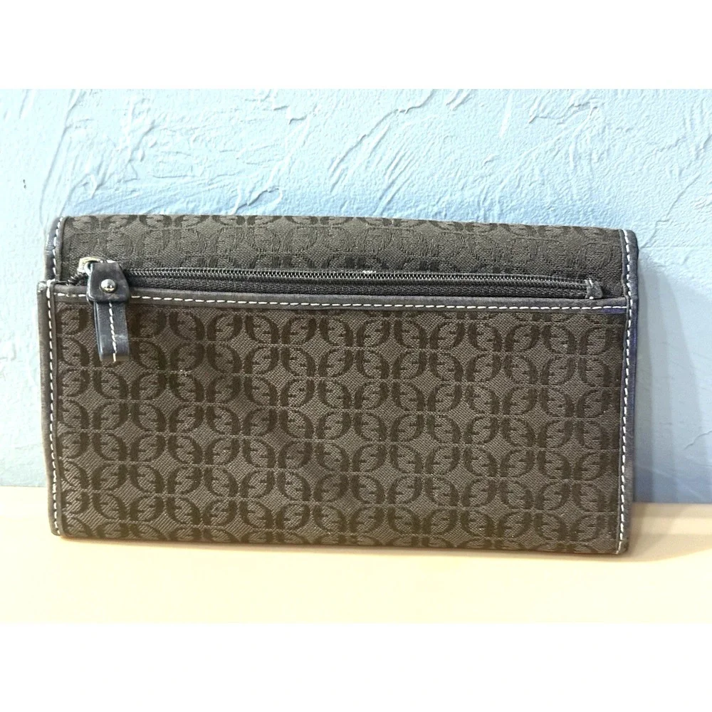 Fossil tri fold